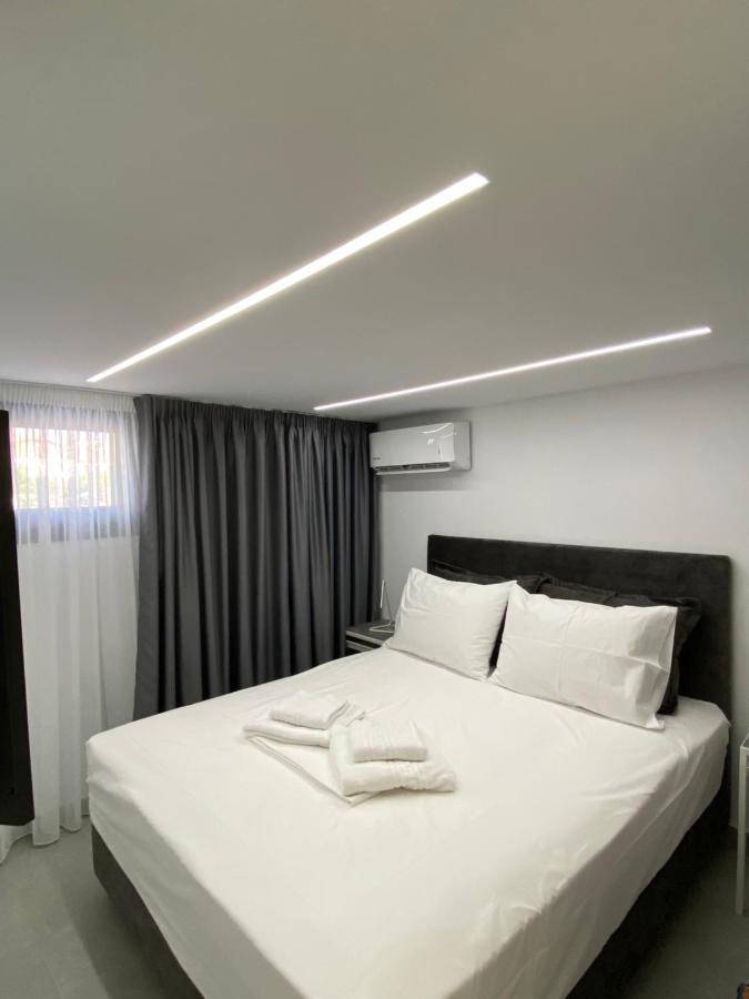 Hotel Alex Метони Екстериор снимка