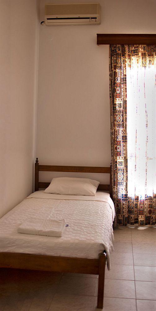 Hotel Alex Метони Екстериор снимка